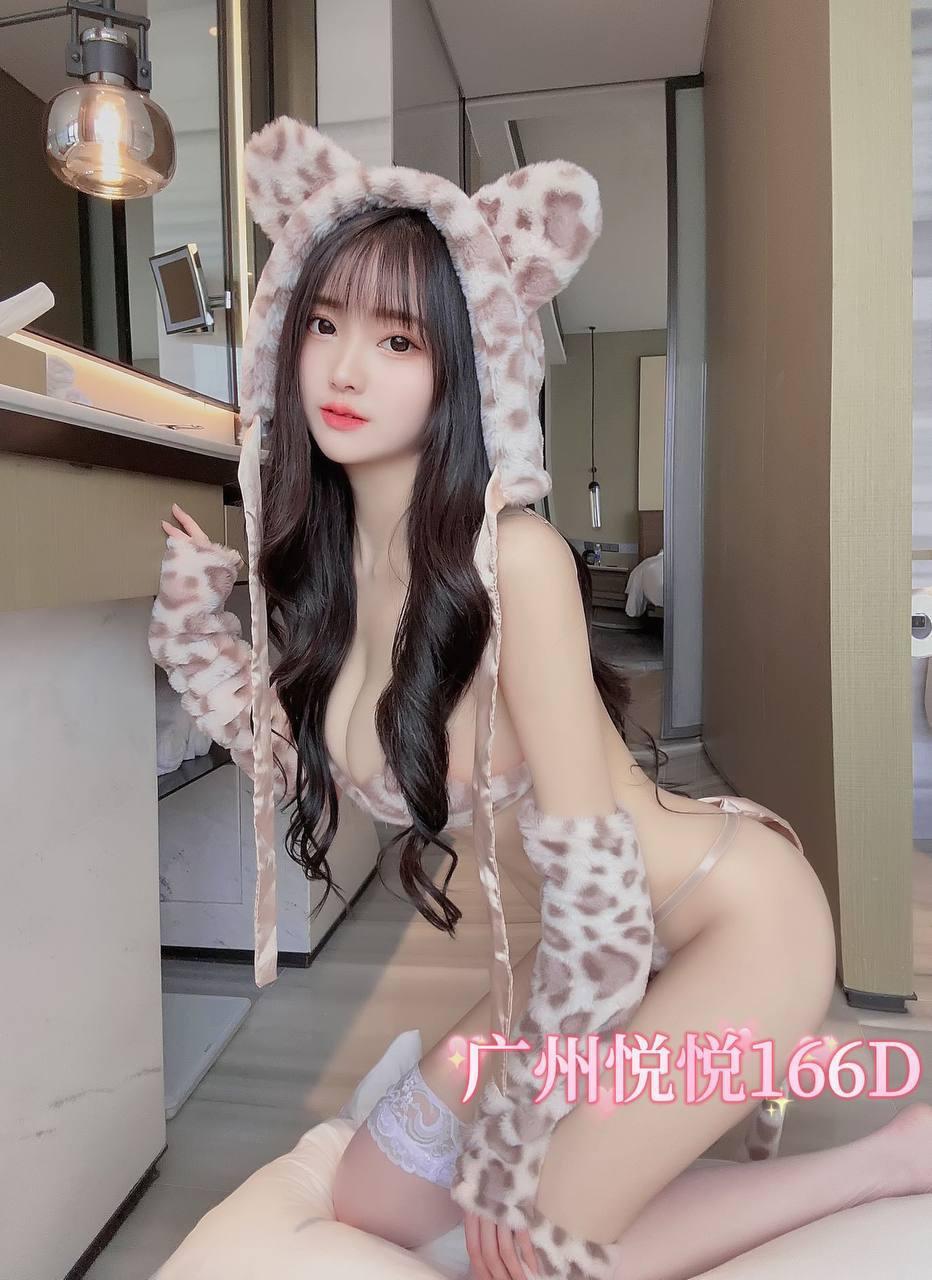 在茶香与代码间，一位年轻程序员在茶馆的创作时光